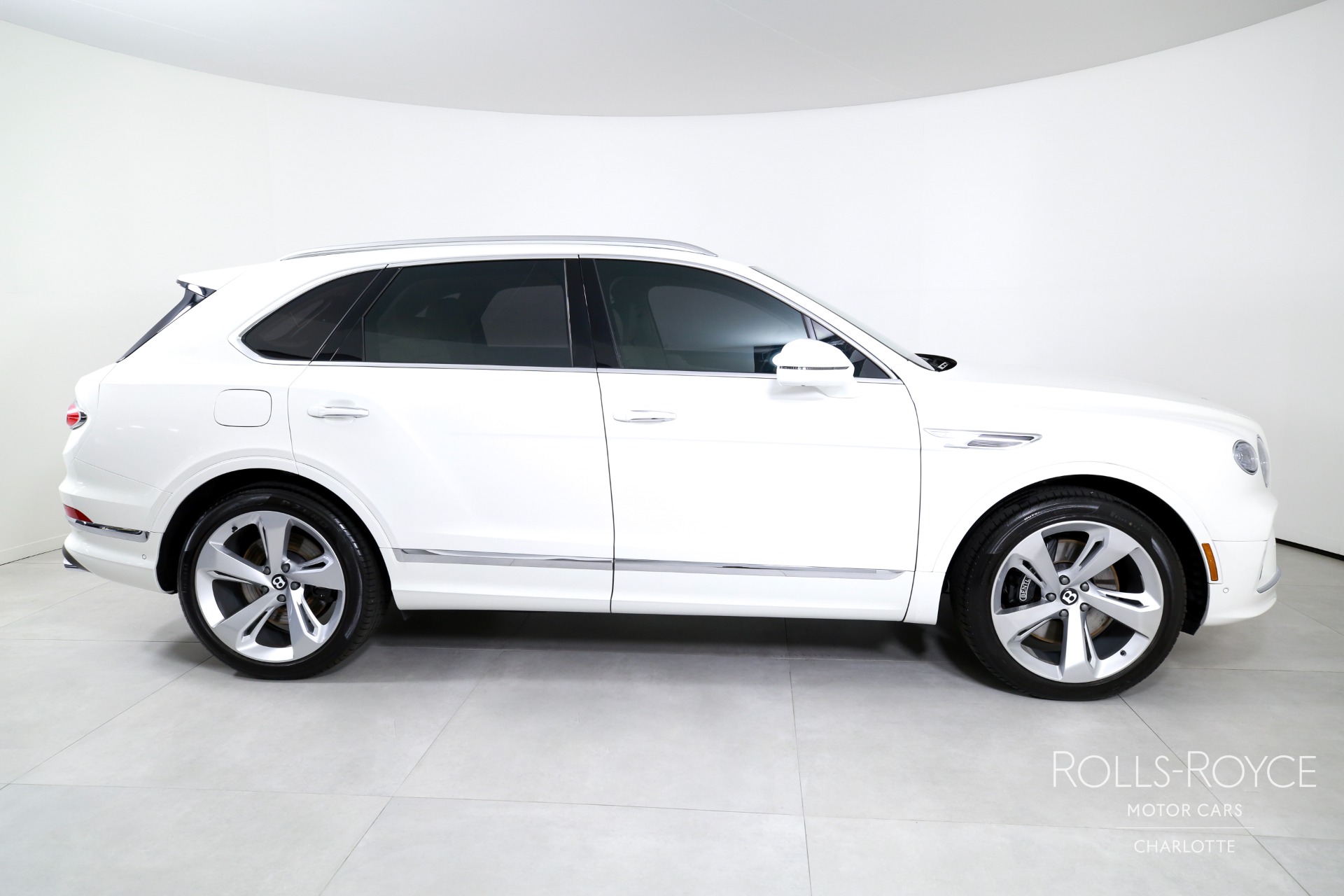 2023 Bentley Bentayga Hybrid Base photo 9