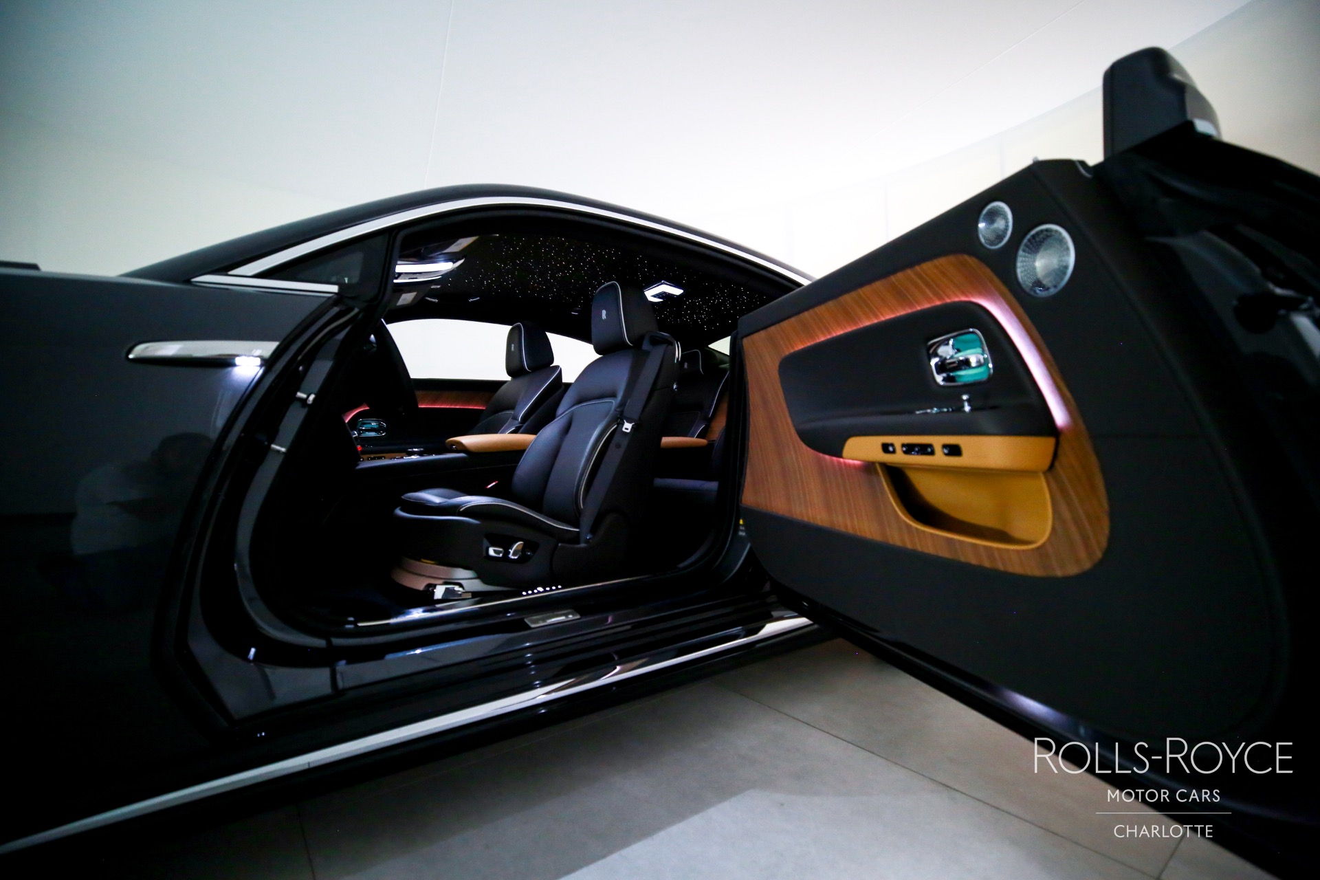 2025 Rolls Royce Spectre photo 12