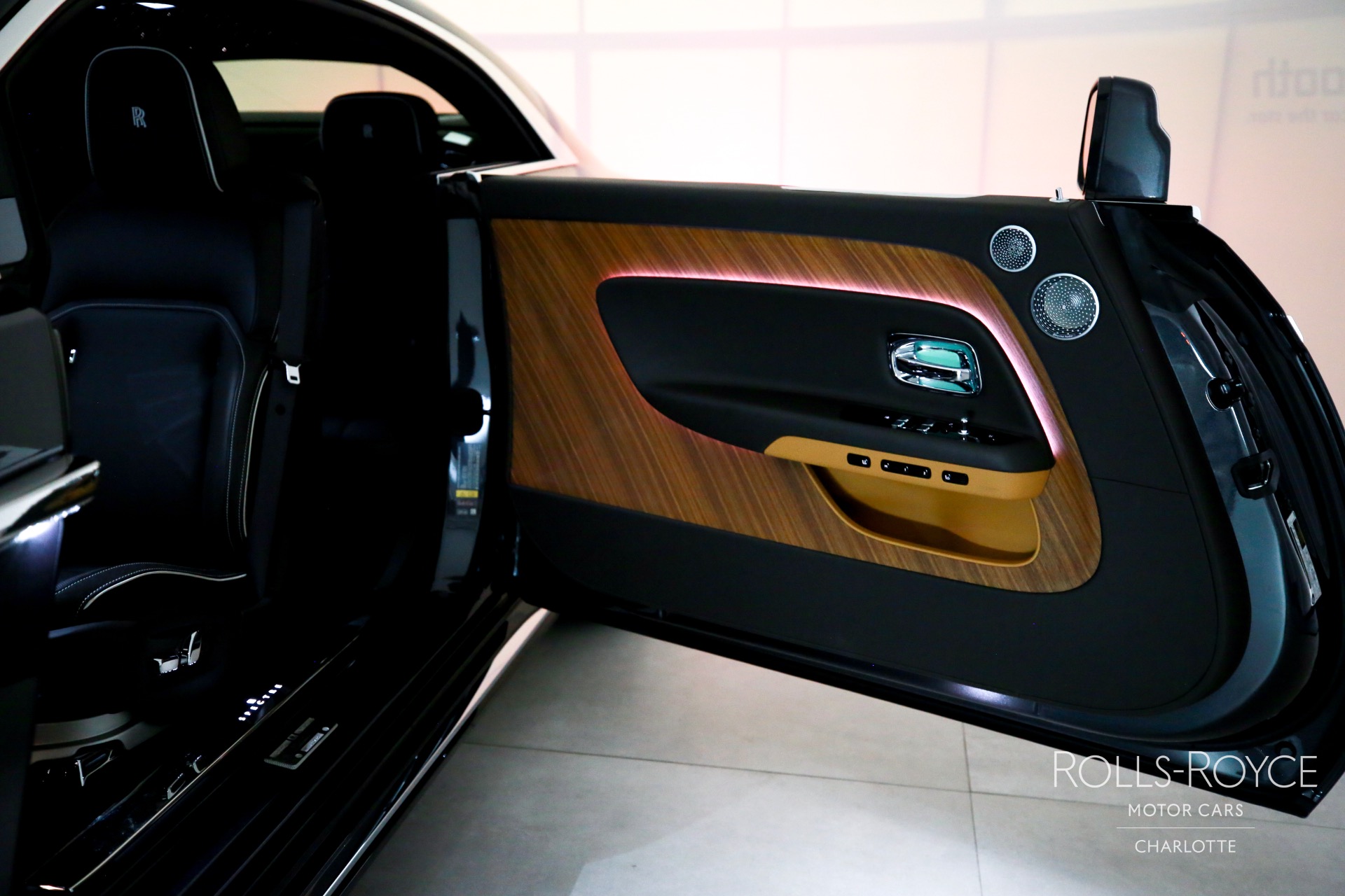 2025 Rolls Royce Spectre photo 30