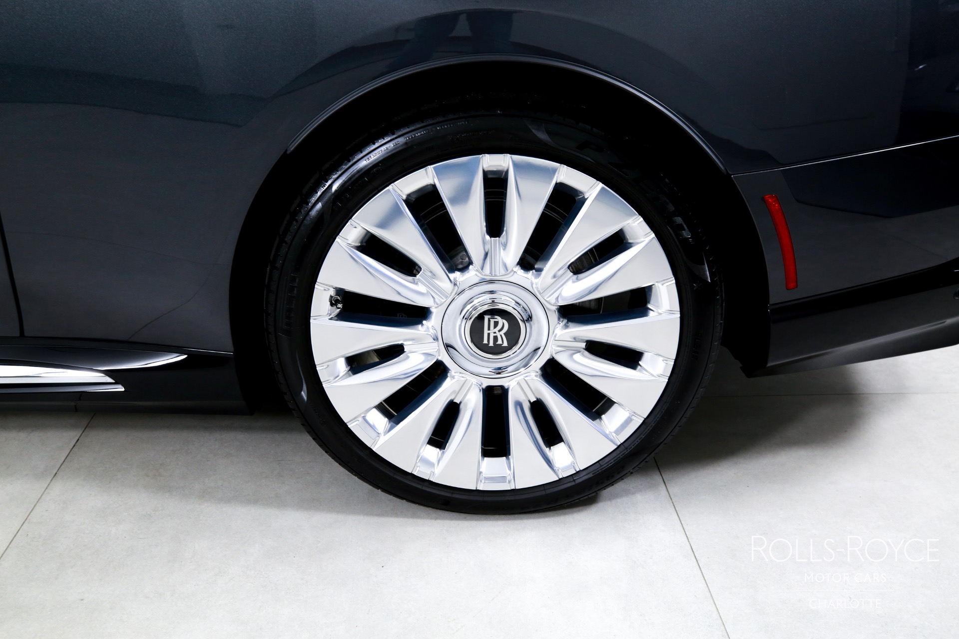 2025 Rolls Royce Spectre photo 35