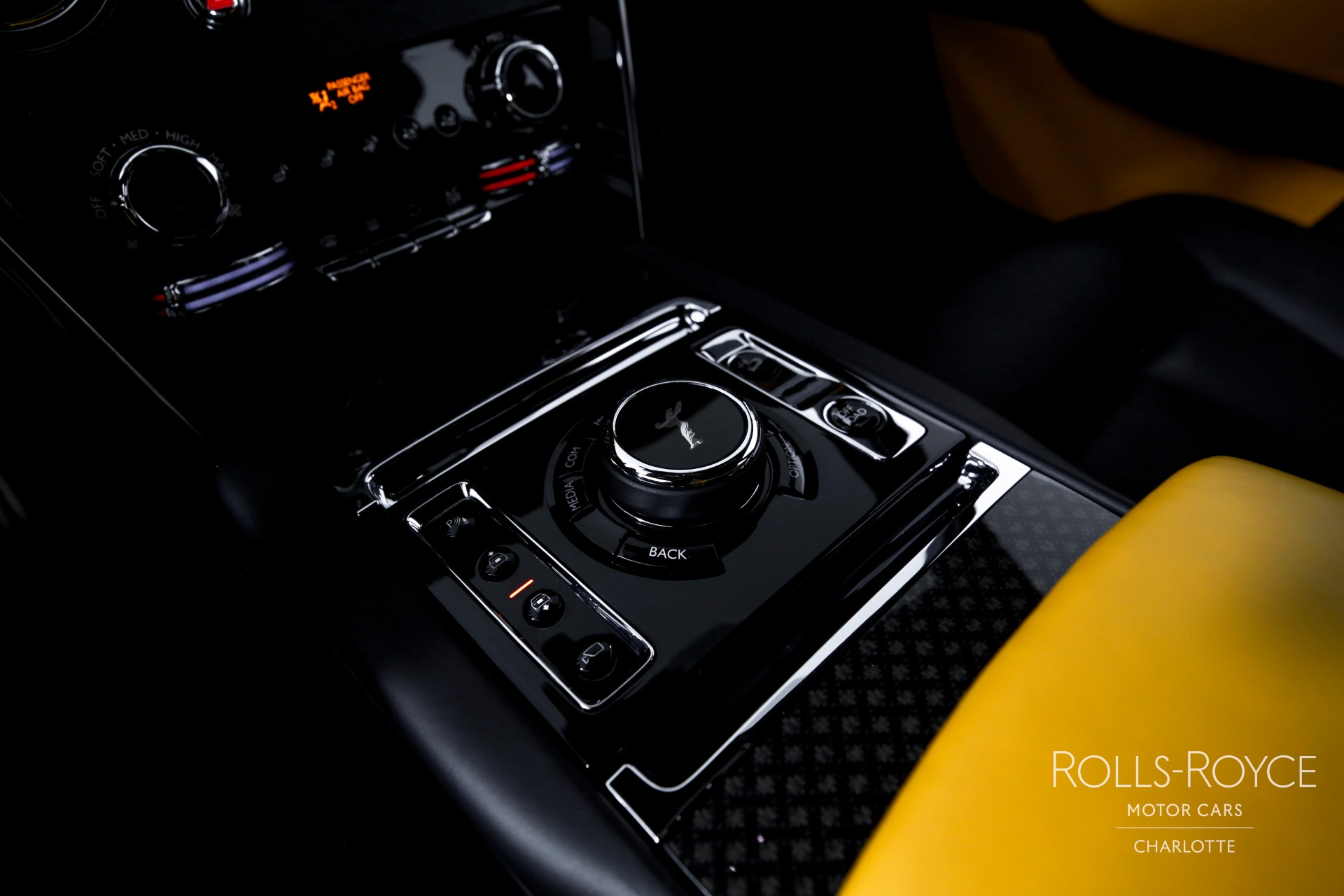 2023 Rolls-Royce Cullinan Black Badge - Photo 17