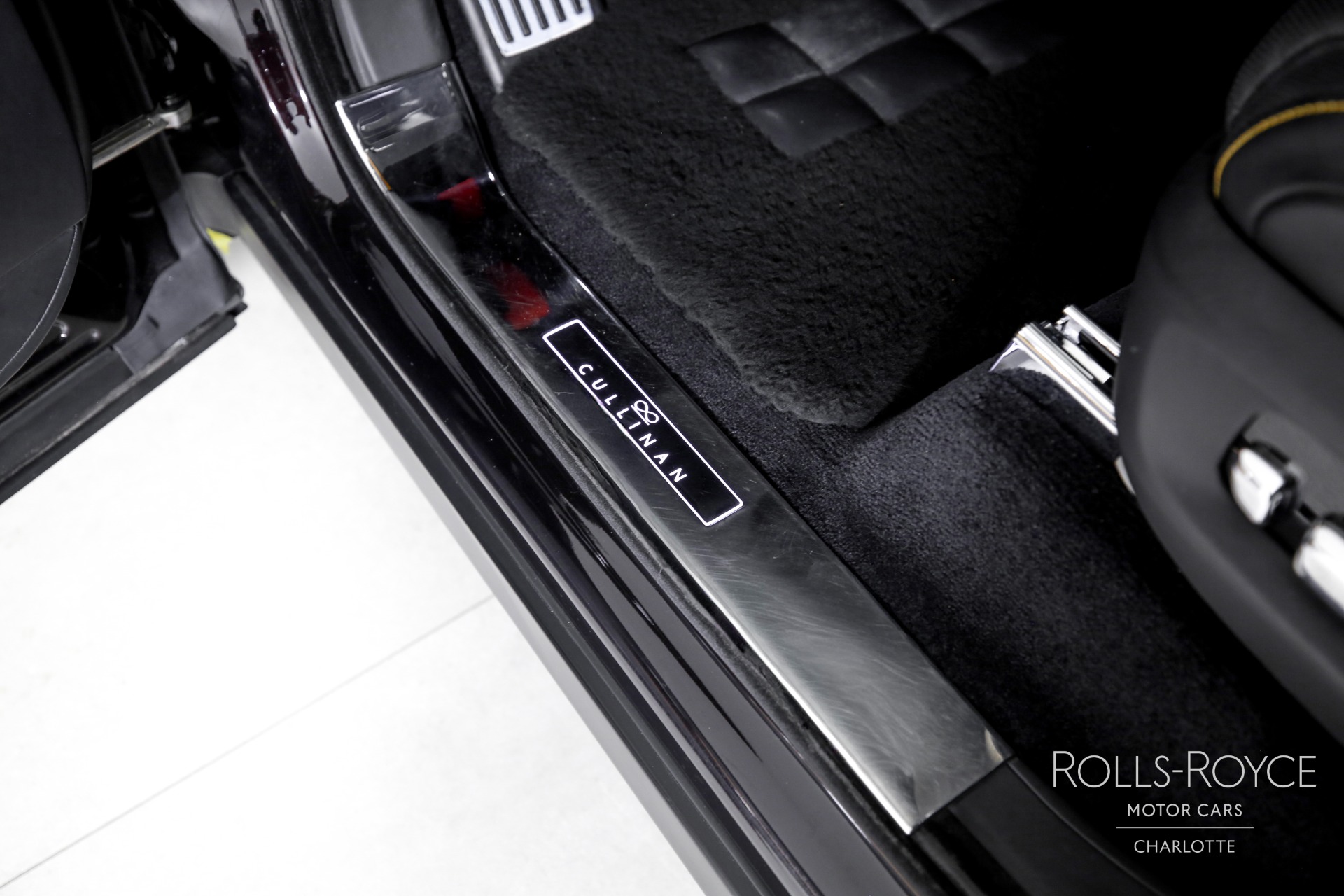 2023 Rolls-Royce Cullinan Black Badge - Photo 18
