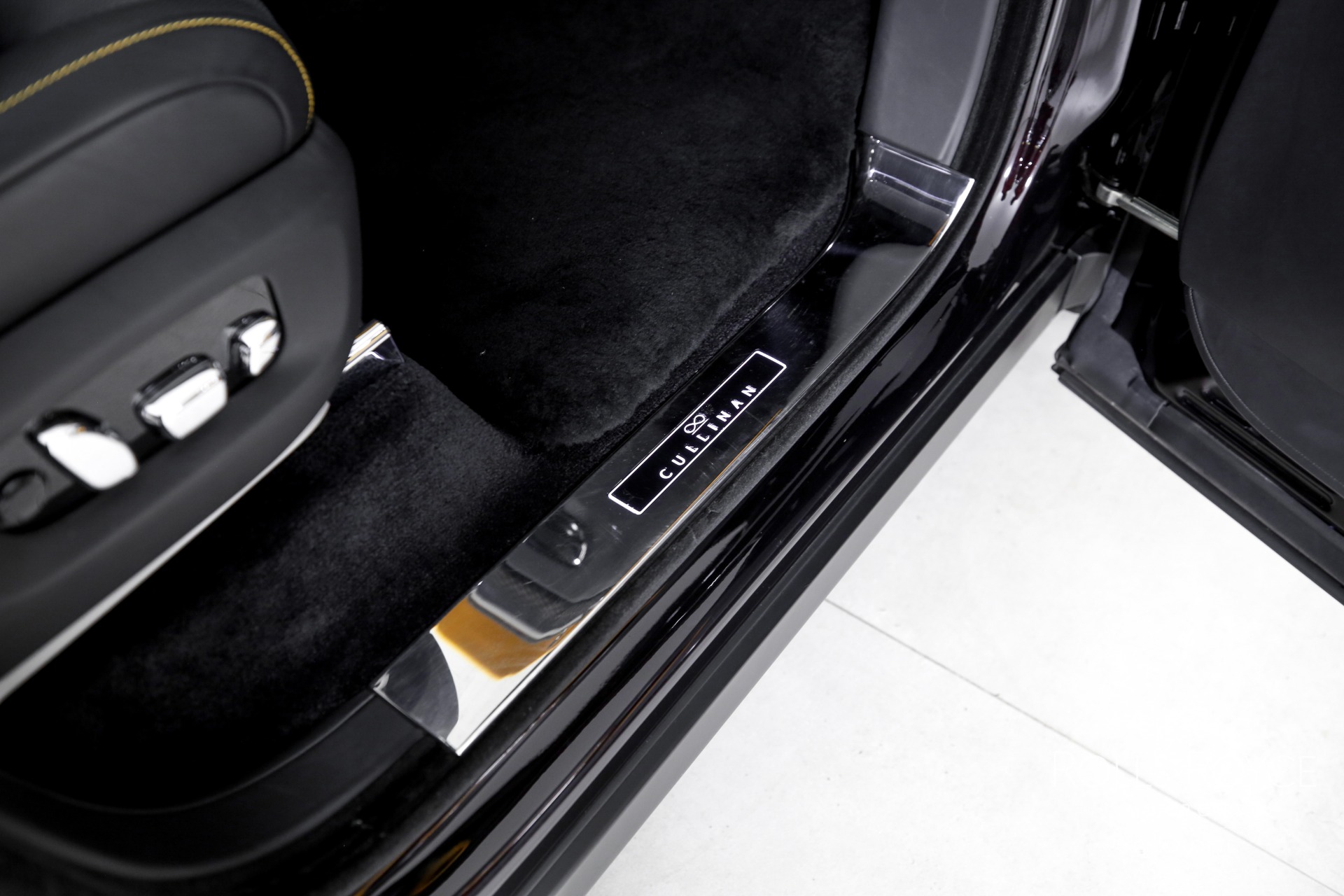 2023 Rolls-Royce Cullinan Black Badge - Photo 35