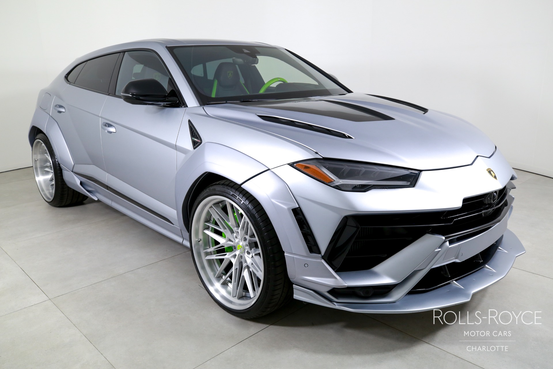 2023 Lamborghini Urus S photo 3