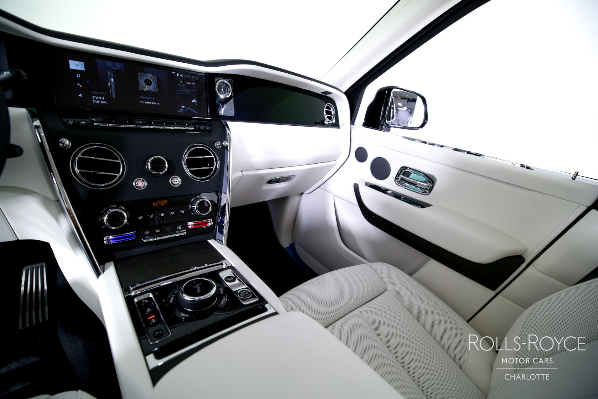 2026 Rolls-Royce Cullinan Base - Photo 16