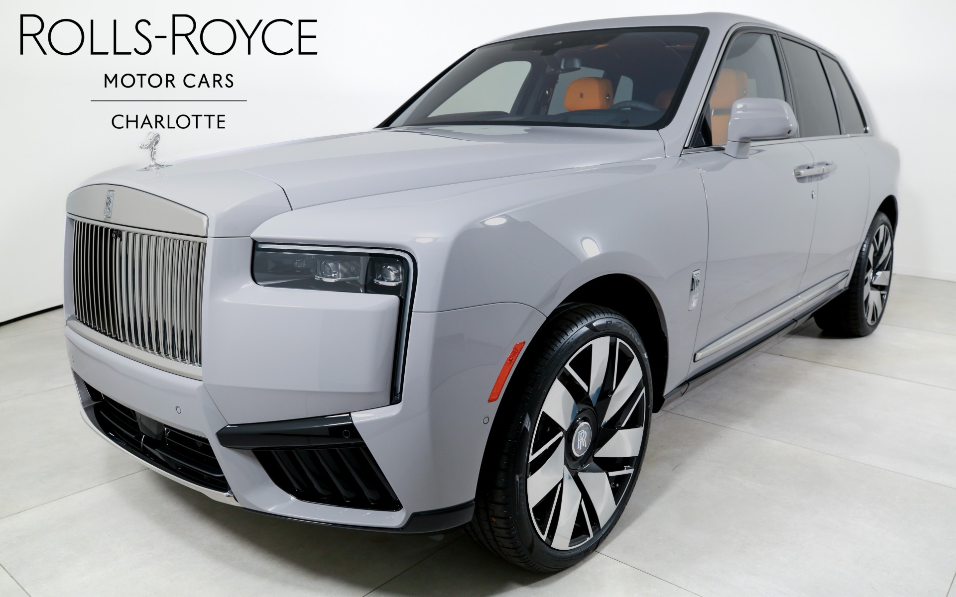 2027 Rolls-Royce Cullinan -'s photo